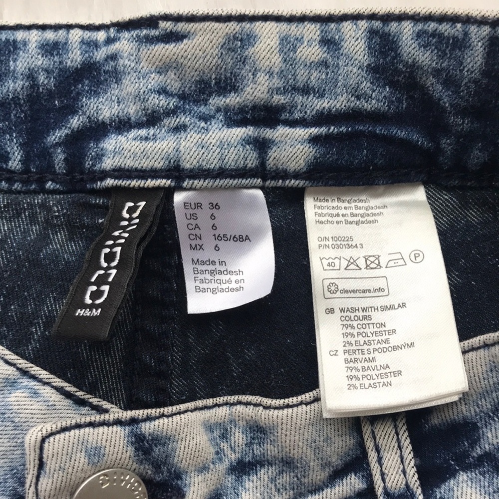 H&M Divided High Rise Acid Wash Shorts - Picture 3 of 3
